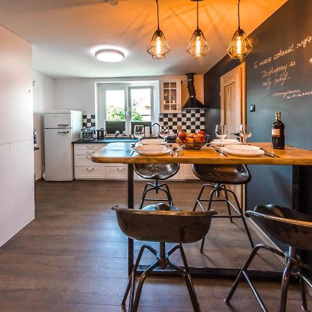 Apartament Wita Stwosza イェレニャ・グーラ エクステリア 写真
